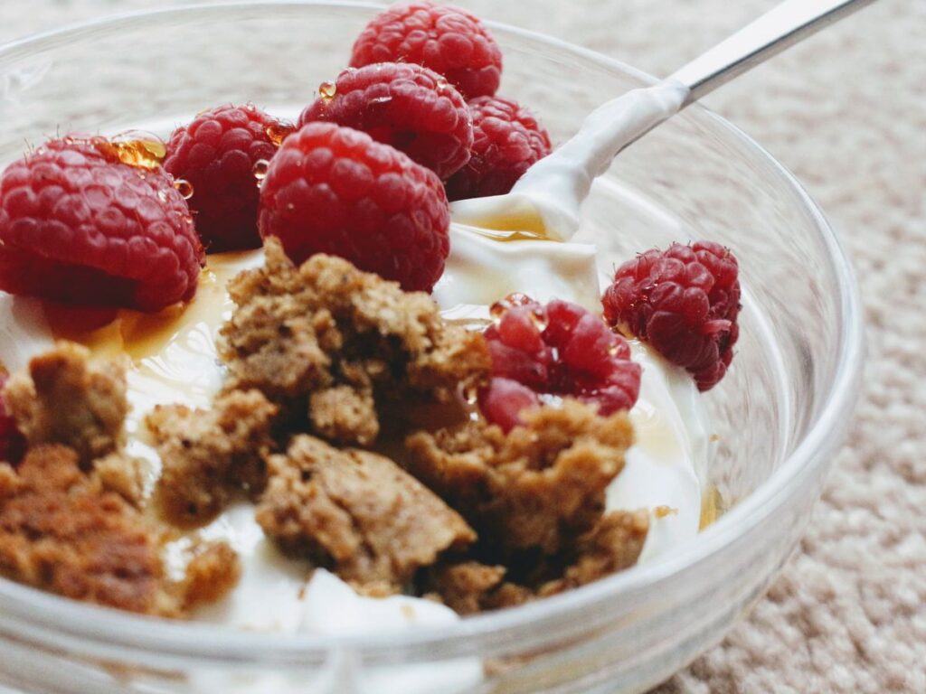 High-protein lunches for one: Greek yogurt bowl with raspberries and granola
